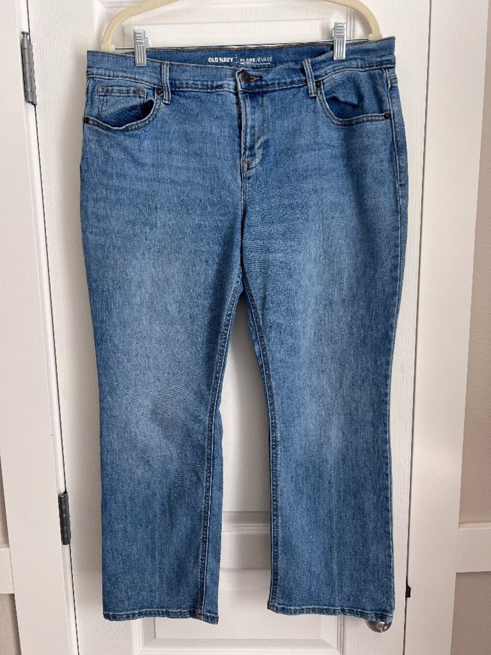 Old Navy Mid-Rise Flare Stretch Jeans Medium Wash - Size 14